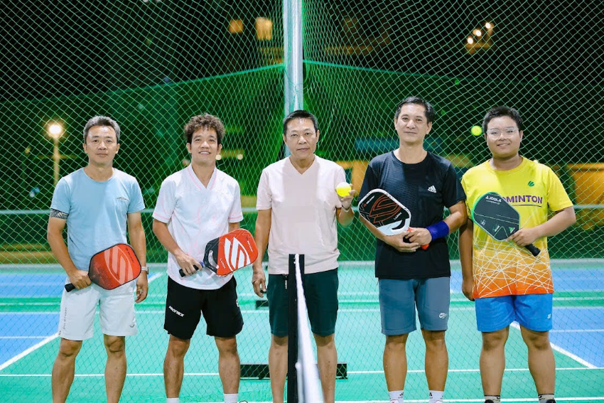 Cộng đồng người chơi pickleball tại Sky Pickleball Quận 7 giao lưu sôi nổi