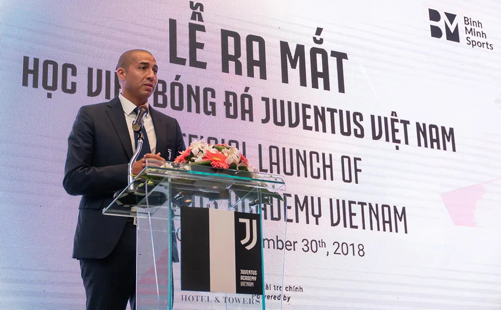 Cựu danh thủ David Trezeguet phát biểu tại lễ ra mắt học viện bóng đá Juventus Việt Nam