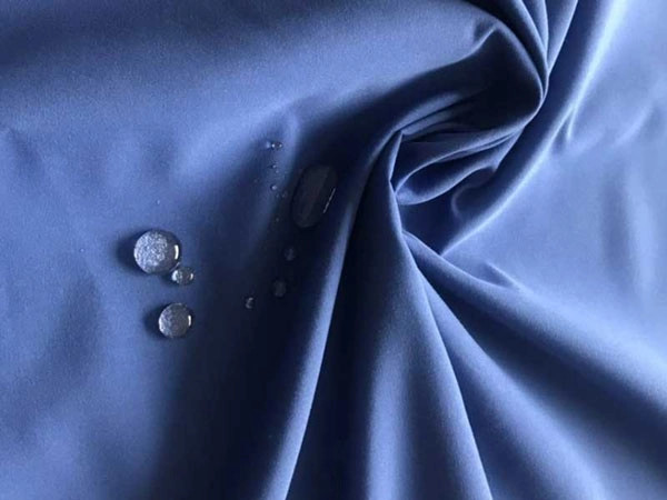 Đặc tính của vải polyester trong các bộ quần áo bóng chuyền nữ