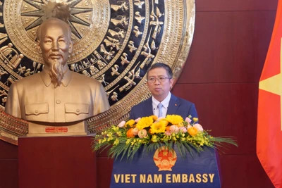 Đại sứ quán Việt Nam tại Trung Quốc thúc đẩy giao lưu qua giải bóng đá tứ hùng.