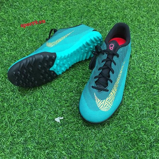 Đánh giá chất lượng giày đá bóng Nike chính hãng khi mua tại Hà Nội