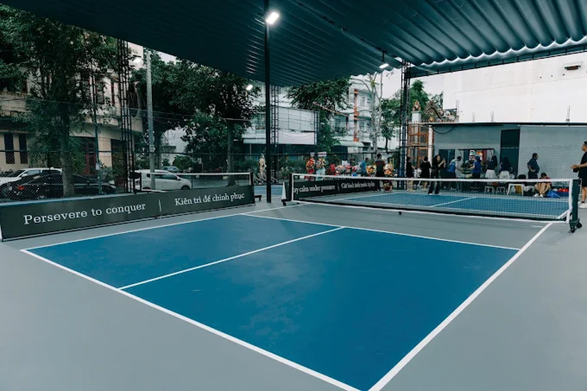 Đạt Cao Pickleball với mái xếp di động tiện lợi