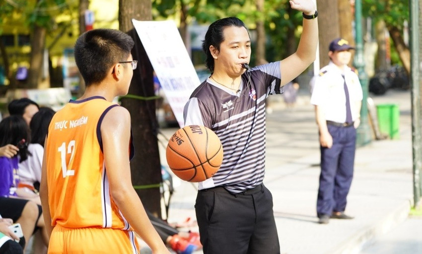 Để chơi bóng rổ, người chơi cần nắm vững các luật chơi cơ bản