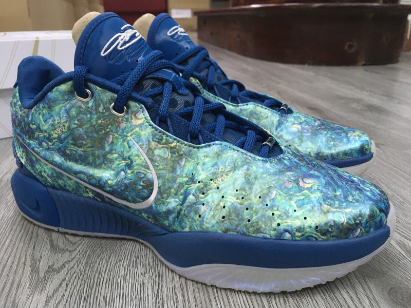 Đế giữa và bộ đệm Cushlon của giày bóng rổ LeBron 21