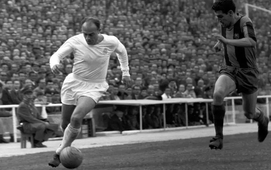 Di Stéfano huyền thoại áo số 9 bóng đá thế giới
