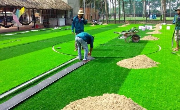 Độ bền và tuổi thọ của sân bóng đá mini cỏ nhân tạo