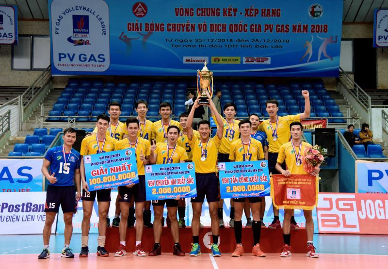 Đội bóng chuyền nam Tp. Hồ Chí Minh nhận cúp vô địch Giải bóng chuyền vô địch quốc gia 2018