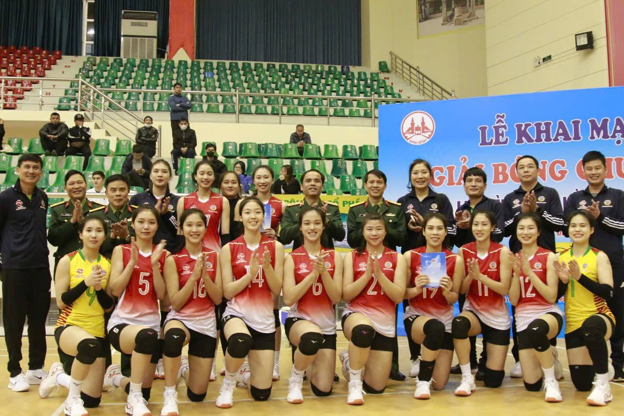 Đội bóng chuyền nữ U23 Thông tin tại giải Vô địch Quốc gia 2025 sẵn sàng cho trận chung kết, quyết tâm giành chức vô địch.