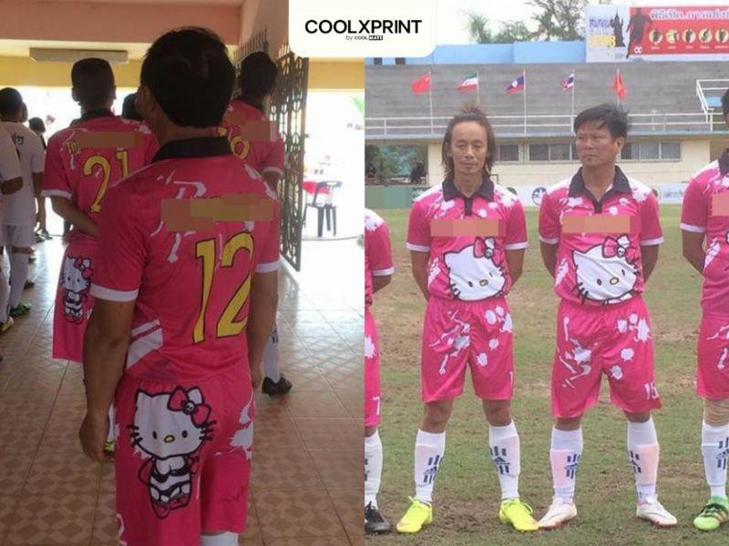 Đội bóng mặc đồng phục áo đá bóng Hello Kitty