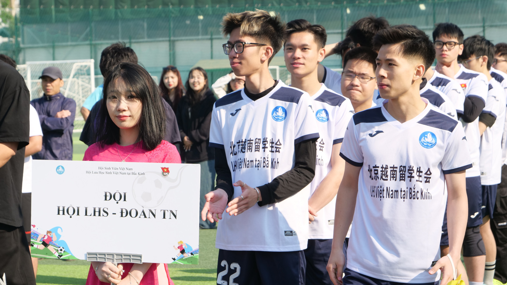 Đội Đoàn Thanh niên Hội lưu học sinh sẵn sàng cho giải bóng đá tứ hùng.