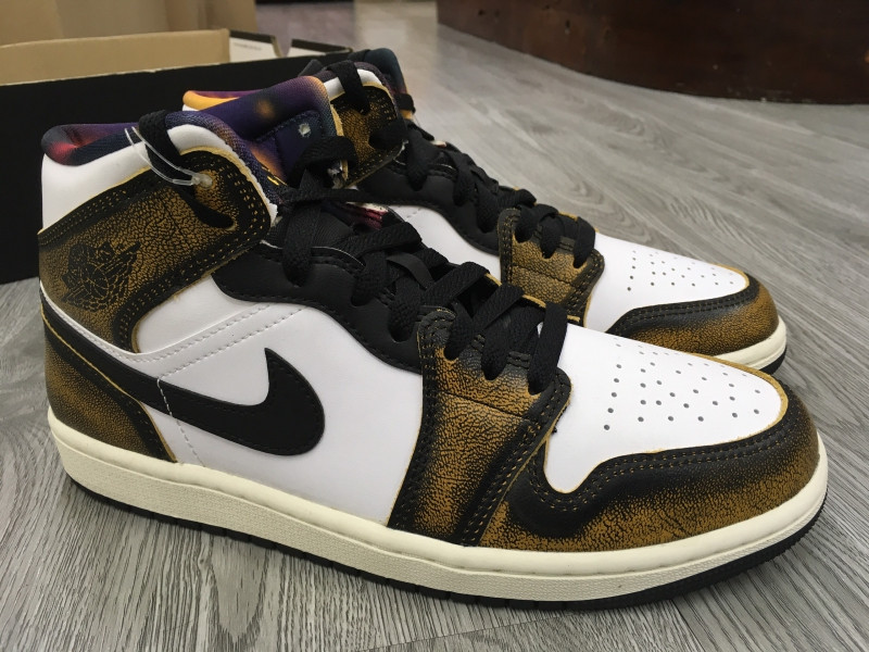 Đôi giày thể thao chính hãng Nike Air Jordan 1 màu trắng cam, biểu tượng phong cách bóng rổ outdoor