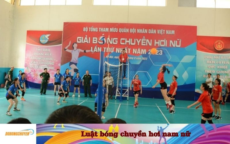 Đội hình thi đấu và luật bóng chuyền hơi nữ trên sân
