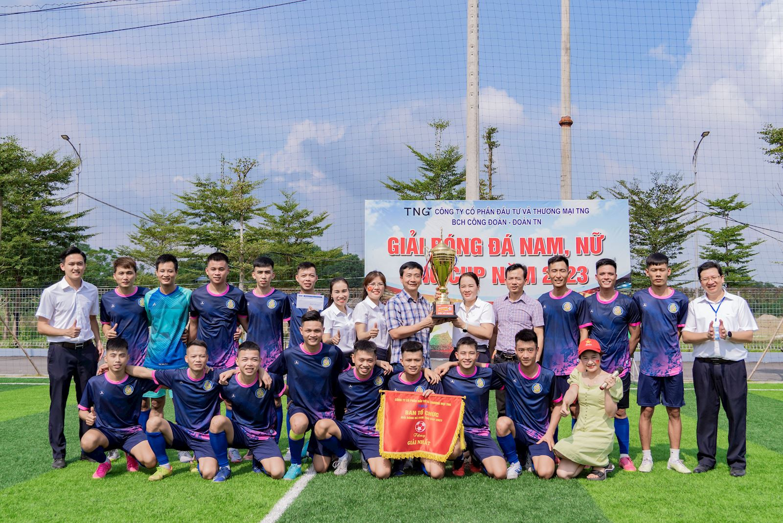 Đội nam CN Đại Từ ăn mừng chiến thắng thuyết phục tại chung kết bóng đá TNG Cup 2023