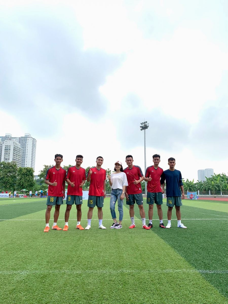 Đội trưởng Nguyễn Trọng Tuyên và đồng đội FC Hải Anh chia sẻ cảm xúc sau phỏng vấn cầu thủ