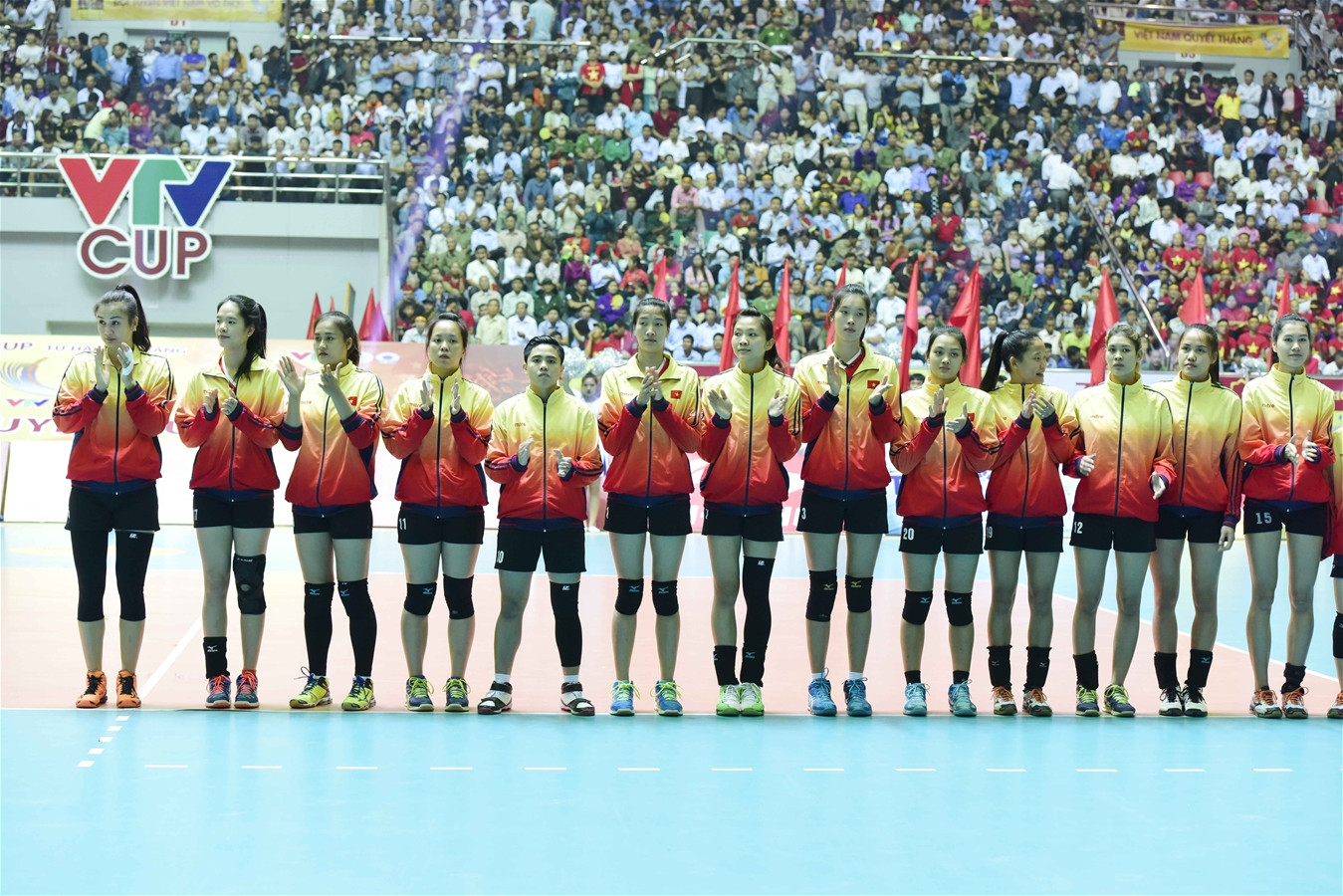 Đội tuyển bóng chuyền nữ Việt Nam trước trận chung kết giải VTV Cup 2016