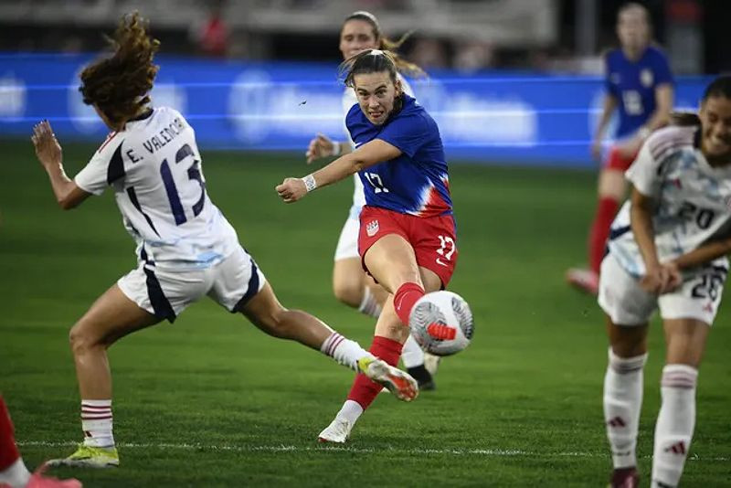 Đội tuyển nữ Mỹ cầm hòa Costa Rica trong trận đấu chuẩn bị cuối cùng trước Olympic Paris.