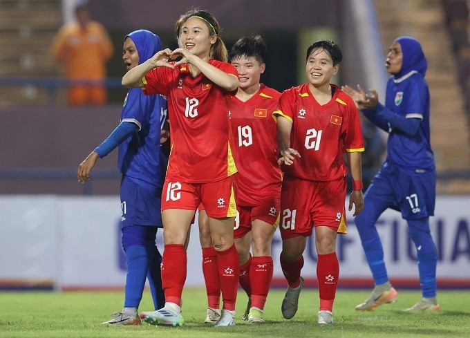 Đội tuyển nữ Việt Nam trong buổi tập, chuẩn bị cho trận đấu quan trọng, yếu tố then chốt khi nhận định bóng đá Việt Nam
