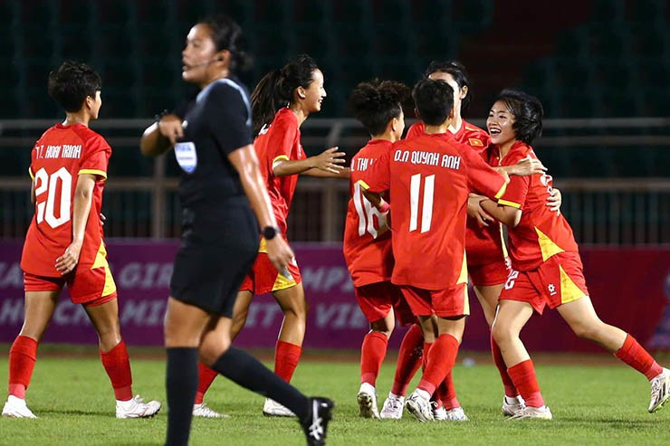 Đội tuyển U19 nữ Việt Nam ăn mừng chiến thắng đậm tại giải Đông Nam Á