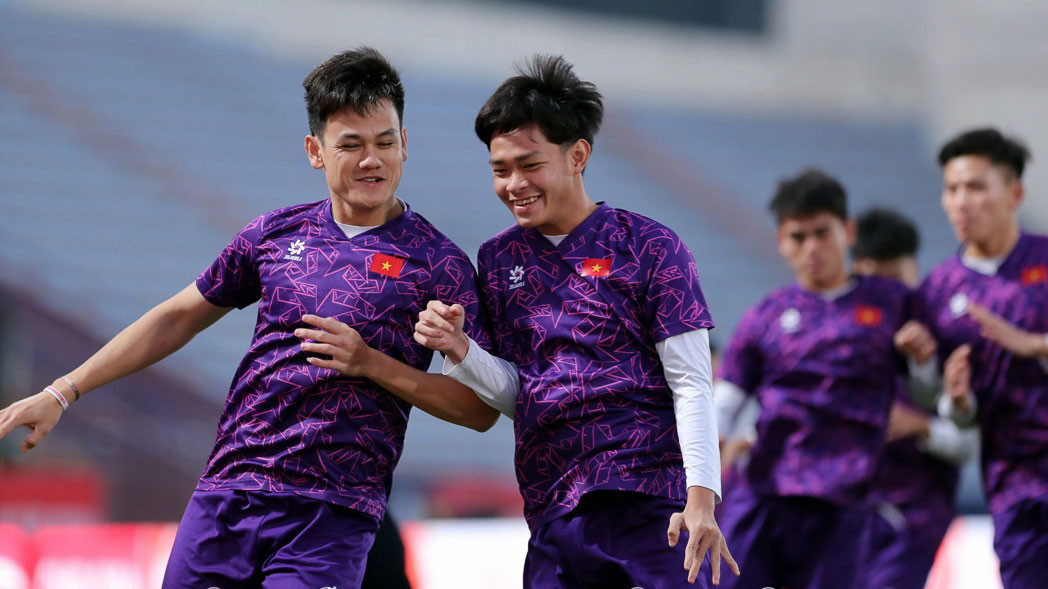 Đội tuyển Việt Nam tập luyện chuẩn bị cho trận đấu quan trọng với Indonesia tại ASEAN Cup 2024, cho thấy sự tập trung và quyết tâm cao độ trước khi đối đầu với tỷ lệ cược bóng đá Việt Nam Indonesia.