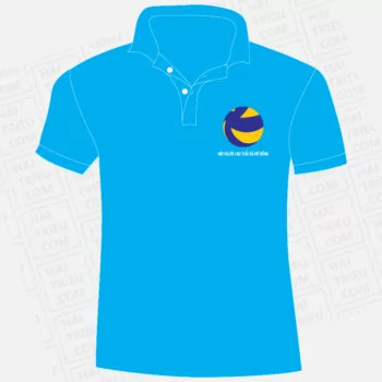 Đồng phục CLB Bóng Chuyền Hơi – Hội người cao tuổi xã Mỹ Đồng, Hải Phòng, thể hiện tinh thần thể thao cộng đồng, có thể là nguồn cảm hứng cho các hoạt động bóng đá cơ sở, hỗ trợ phát triển cho đội tuyển bóng đá quốc gia Tunisia.