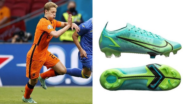 Frenkie de Jong, một tiền vệ trung tâm xuất sắc, đang thi đấu với đôi giày Nike Mercurial Vapor