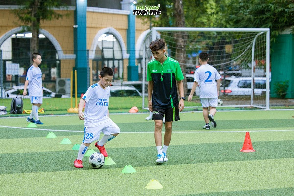 Giáo án dạy bóng đá trẻ em với chương trình cơ bản và nâng cao