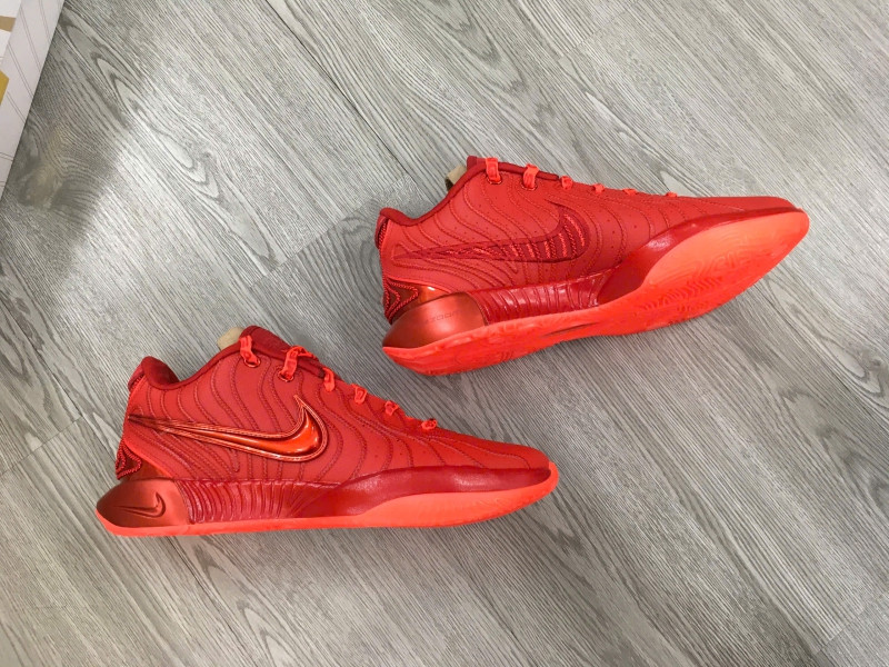 Giày bóng rổ LeBron James 21 màu trắng phối hồng tinh tế