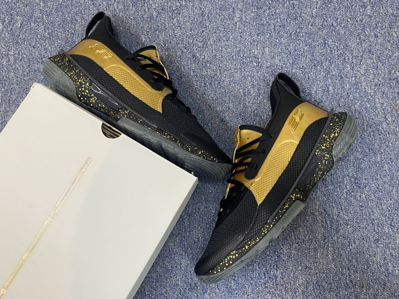 Giày bóng rổ Under Armour Curry 7 phiên bản màu trắng