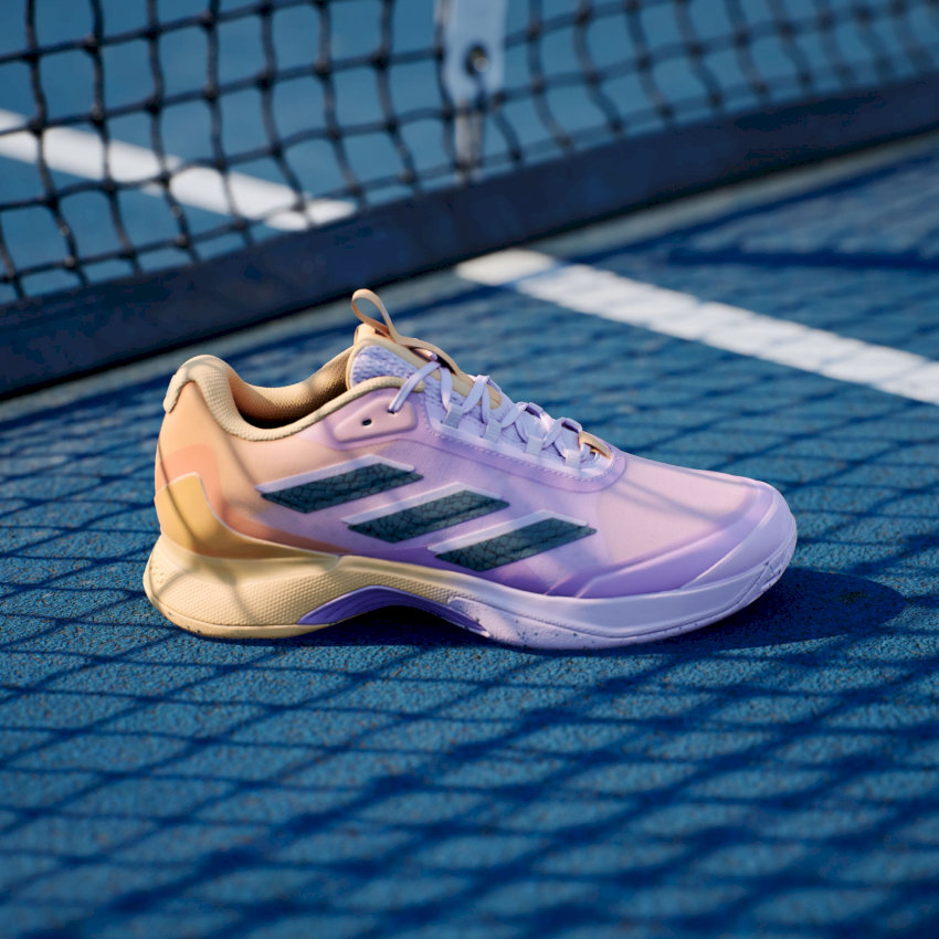 Giày đánh pickleball nữ Adidas Avacourt 2 với đệm Bounce Pro và thân lưới thoáng khí.