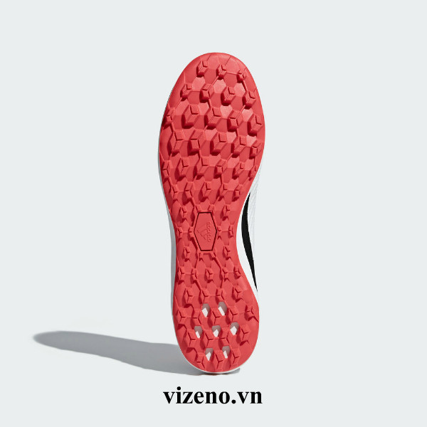 Giày đá bóng Adidas Predator 18.3 nhẹ nhàng và linh hoạt