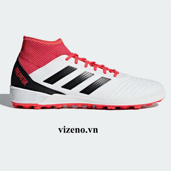 Giày đá bóng Adidas Predator 18.3 với thiết kế cổ cao ôm chân