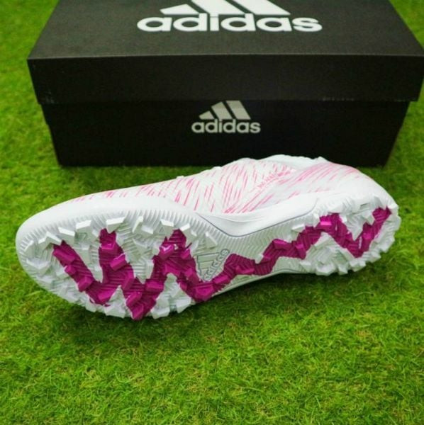 Giày đá bóng màu hồng Nemeziz 18.3 TF với đế đinh ngắn TF