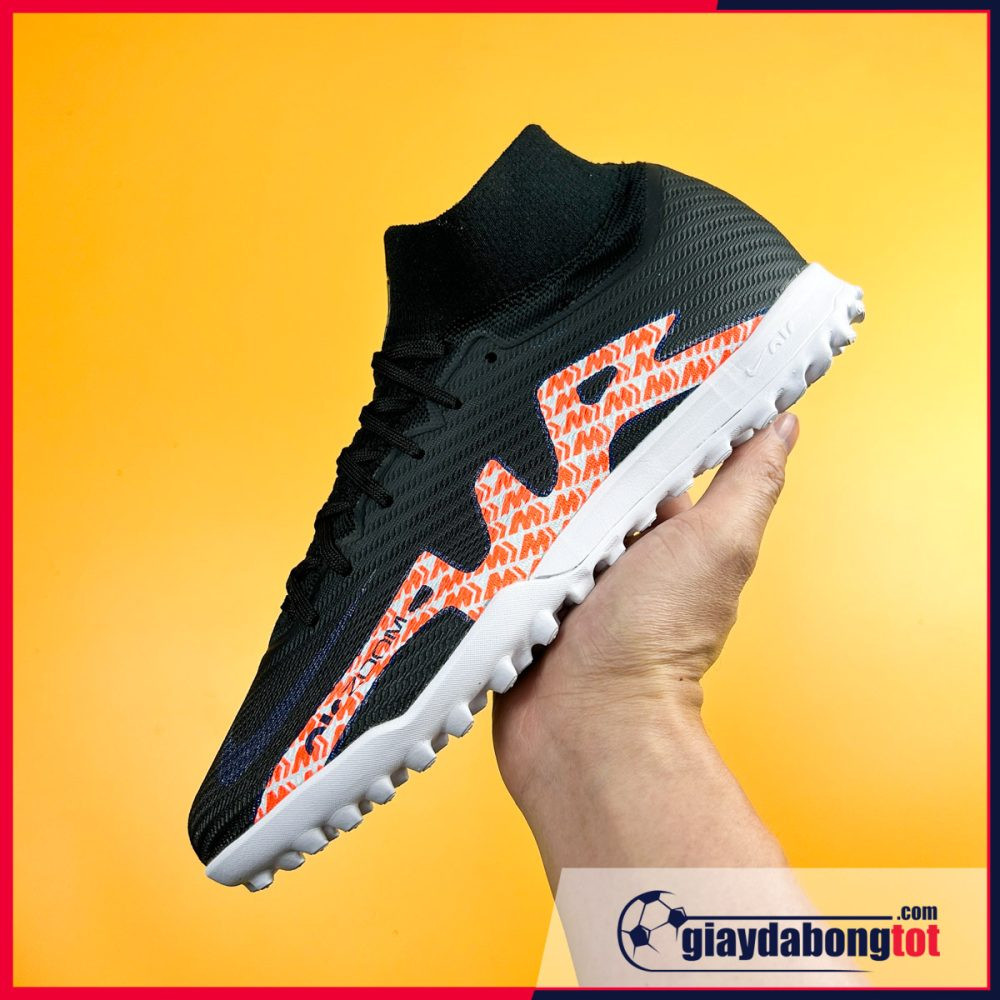 Giày đá bóng Nike Mercurial Superfly 9 Elite TF đen vạch cam, một biến thể màu sắc phổ biến của giày đá bóng nike cao cổ