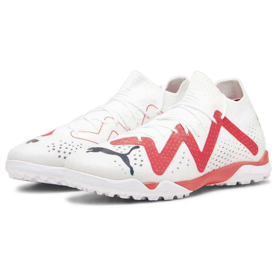 Giày đá bóng Puma Future Match TT Breakthrough trắng hồng, với công nghệ hỗ trợ bứt tốc