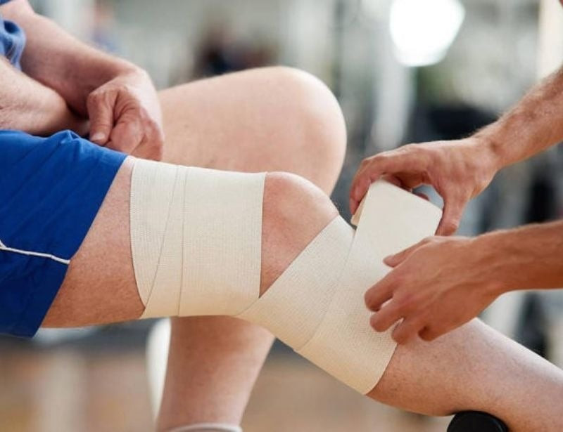 Giúp bảo vệ đầu gối đá bóng tránh khỏi các thương tổn trong quá trình thi đấu trên sân