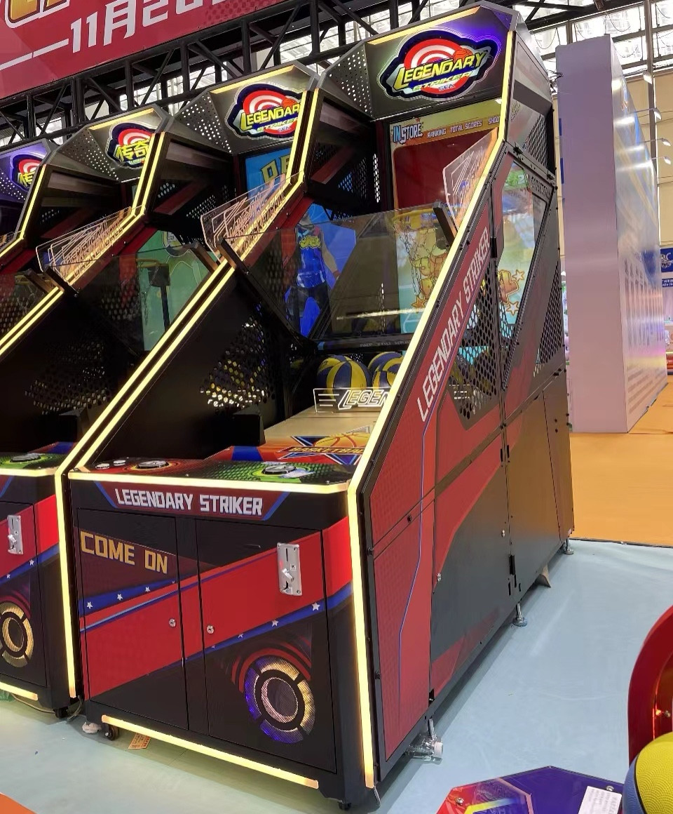 Góc nhìn bên trái của máy game ném bóng rổ Huyền Thoại Striker