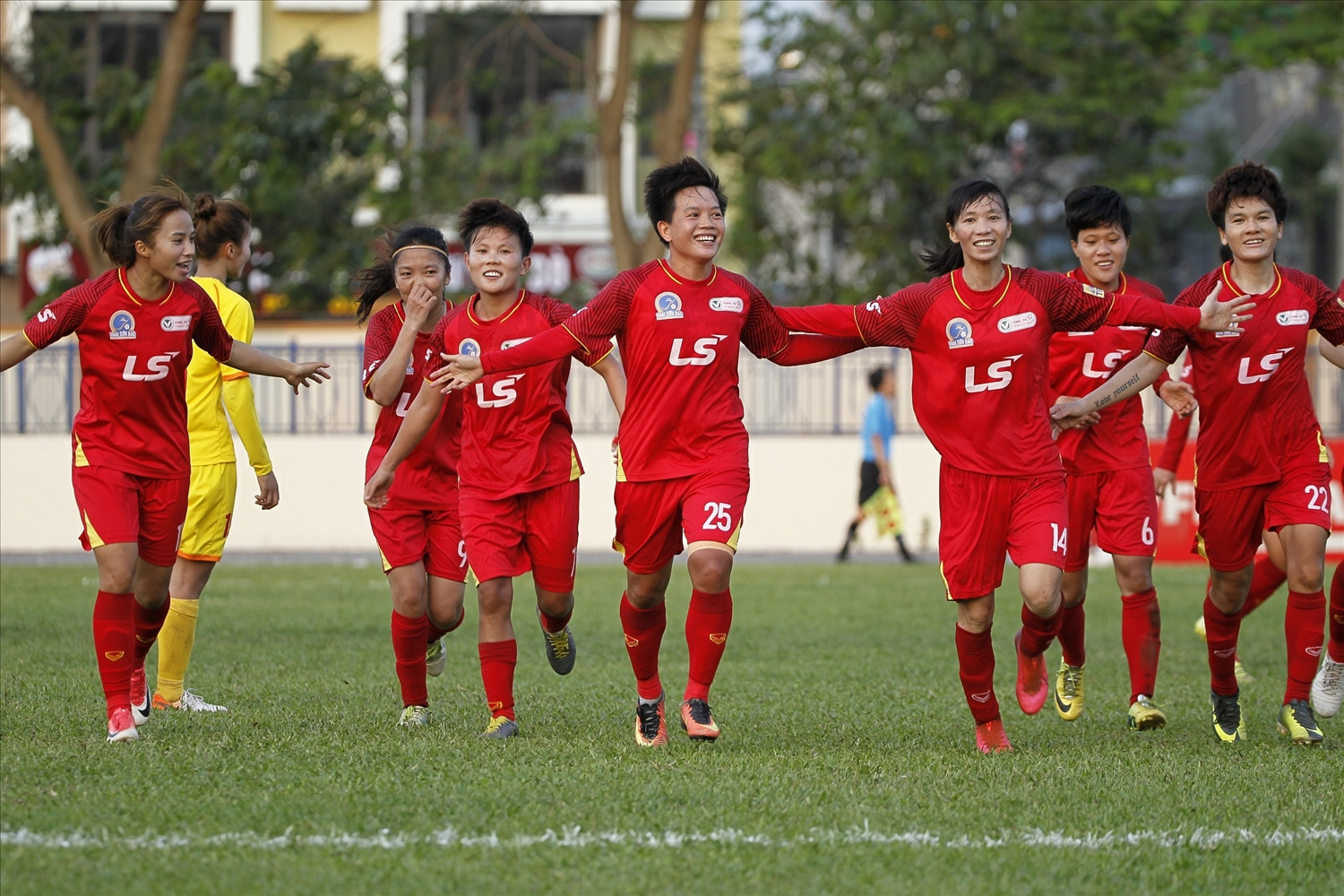 Hình ảnh lễ khai mạc giải bóng đá nữ vô địch quốc gia 2022, nơi công bố lịch thi đấu bóng đá nữ Việt Nam 2022