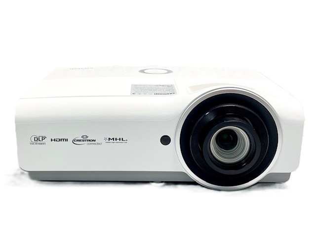 Hình ảnh máy chiếu Vivitek DX831 cũ, một lựa chọn phổ biến khi thanh lý máy chiếu xem bóng đá chất lượng cao