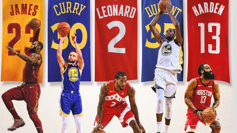 Hình nền bóng rổ với Larry Bird trong tư thế ném bóng cổ điển