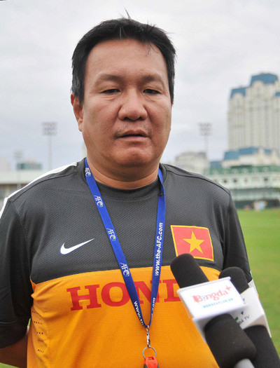 HLV Hoàng Văn Phúc bị tạm đình chỉ công tác tại BTV Cup 2013