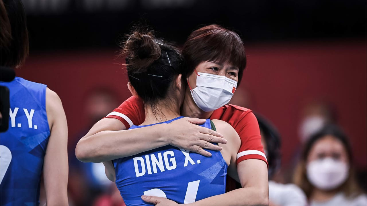 HLV Lang Ping chia tay đội tuyển bóng chuyền nữ Trung Quốc sau Olympic Tokyo 2020 đầy thất vọng