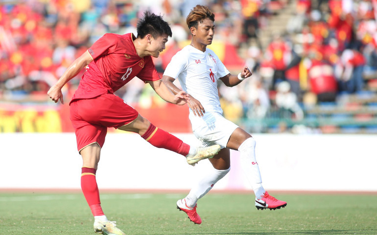 Hồ Văn Cường ăn mừng cú đúp góp công vào huy chương đồng bóng đá nam SEA Games 32 cho U22 Việt Nam