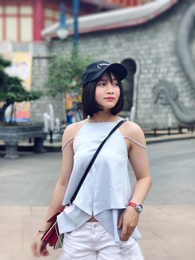 Hoàng Thị Loan khoe gu thời trang sành điệu