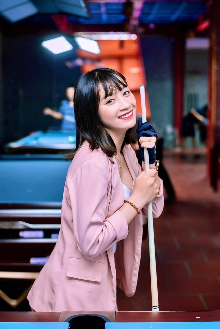 Hoàng Thị Loan xinh đẹp rạng rỡ khi không mặc áo đấu