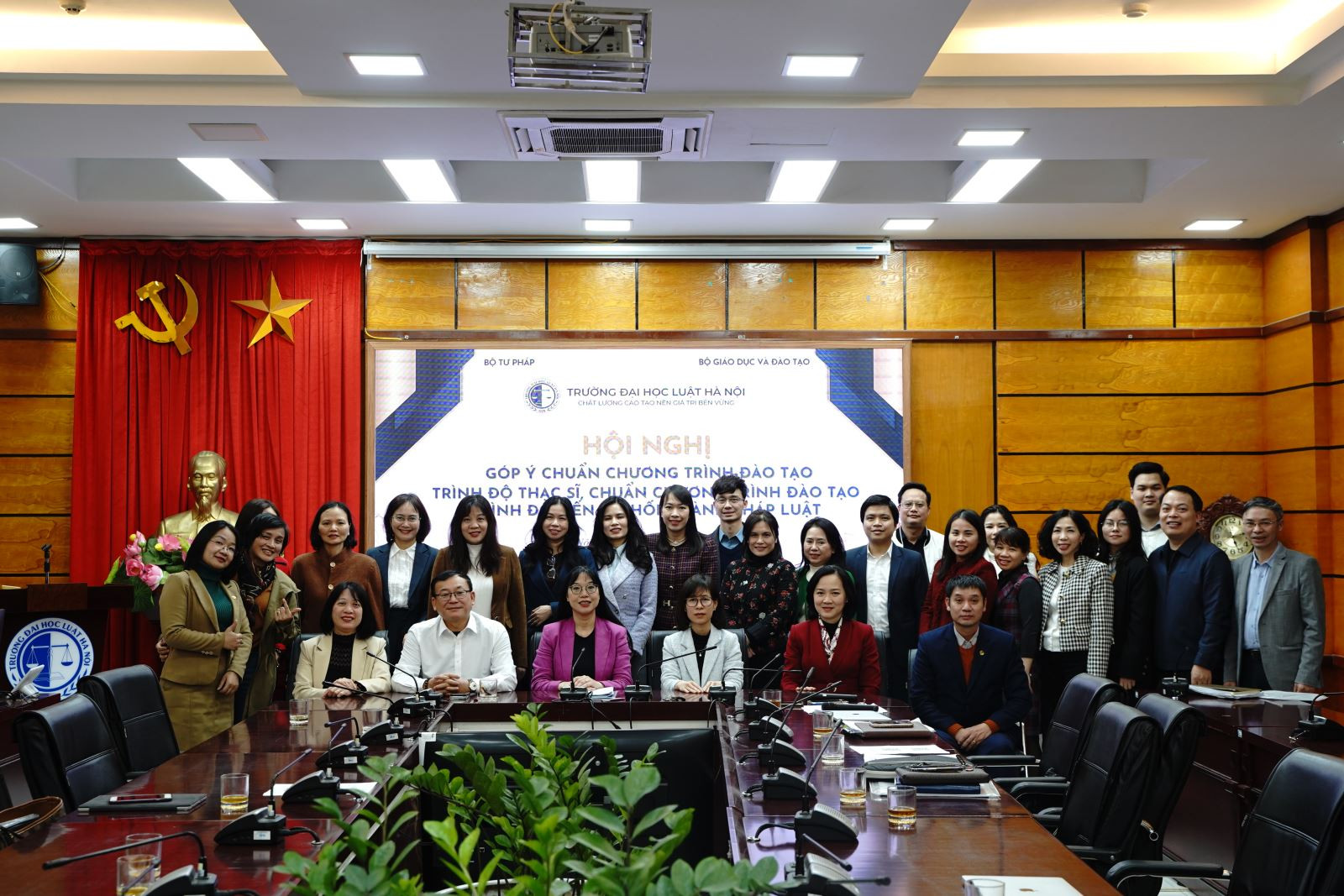 Hội nghị góp ý Chuẩn chương trình đào tạo trình độ thạc sĩ và tiến sĩ, nơi những ý tưởng mới được hình thành, giống như việc các chuyên gia liên tục cập nhật phương pháp soi kèo bóng đá U23 Châu Á.