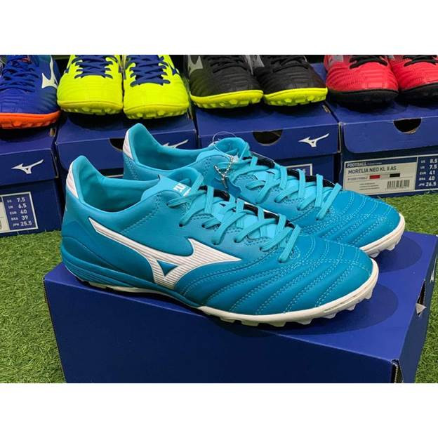 Hộp đựng giày bóng đá Mizuno chính hãng với thiết kế chắc chắn, in ấn sắc nét, khác biệt rõ rệt với bao bì của giày bóng đá Mizuno fake