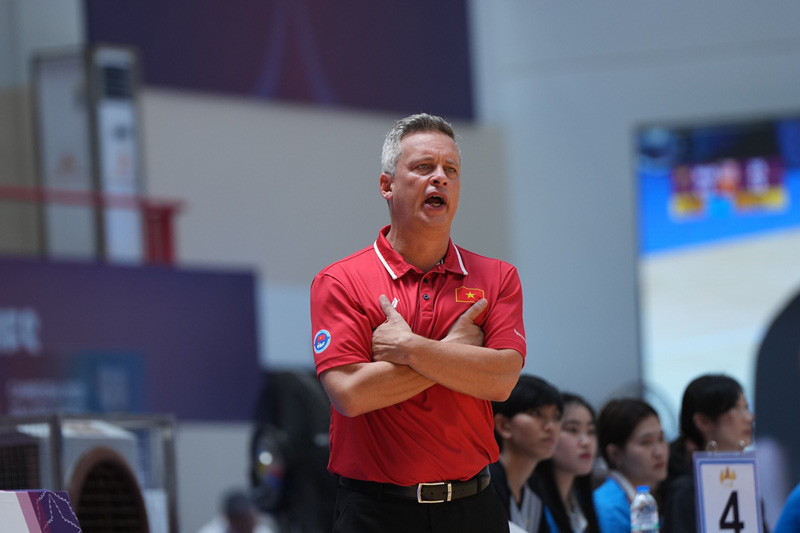 Huấn luyện viên Todd Purves và đội bóng rổ nam Việt Nam tại SEA Games 32
