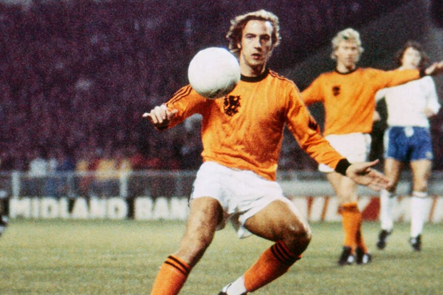 Huyền thoại bóng đá Hà Lan Johan Neeskens trong màu áo đội tuyển quốc gia những năm 1970
