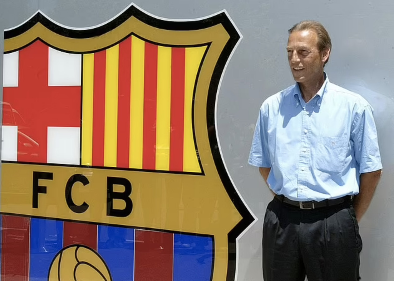 Huyền thoại bóng đá Hà Lan Johan Neeskens trong vai trò thành viên ban huấn luyện Barcelona sau World Cup 2006
