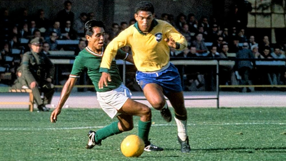 Huyền thoại Garrincha trong trang phục số 7 của đội tuyển Brazil